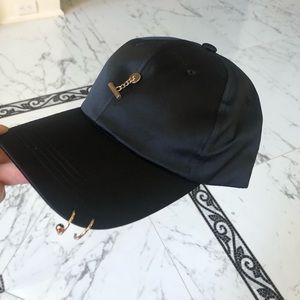 Ciel Collection cap with rings